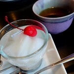 ジャスミンガーデン - 食後の杏仁豆腐とジャスミン茶