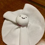 貝掛温泉 - 部屋のテーブルの上にはかわいいてるてる坊主が乗っていました　お陰で快晴です