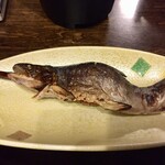 貝掛温泉 - 来た！岩魚の炭火焼です　頭からガブリでまた酒が進んでしまう