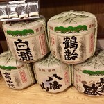 貝掛温泉 - 一斗樽もドーンと置いてあります　中は空です（笑）