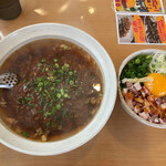 彩蓮 - ラージャン麺（麺ハーフ）と低温チャーシュー丼