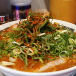 Ramen Sanchoume Kouki - 火吹きラーメン（魚介・麺固め・ねぎ多め・にんにく少なめ）アップ