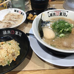 河童ラーメン本舗 - 河童ラーメン味玉入りチャーハンセット
別盛りの追加チャーシュー揚げニンニク