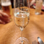 ヴィネリア グーフォ - グラススパークリングワイン　600円