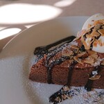 プラスワンカフェガーデン - チョコレートケーキ