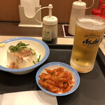 松屋 - 小生ビール190円に富士山キムチ90円に冷奴100円。