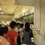 東京大学 本郷 第二食堂 - 列に並んで