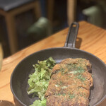 ビストロ炭焼肉酒場 チキンレッグ - 