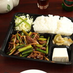 中華料理勝生 - 豚肉細きとにんにくの芽炒め弁当680円