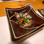 Bettei Kitokito - つぶ貝、銀杏、渋皮付きの栗、南瓜の先付け