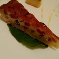 ヴィア トスカネッラ - トルテ・サレ（塩のタルト）塩気の旨味が美味しいトスカーナサラミが入っています。