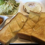 Cafe ロータス - バターたっぷり厚切りトースト