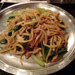 味の中華 羽衣 - 羽衣炒麺（平たい太麺の炒め五目焼きそば）