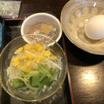 Werubii Maike - 野菜サラダに納豆に生卵。