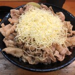 伝説のすた丼屋  - チーズすた丼（780円）