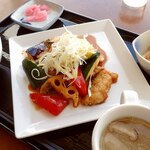 Okada Makicchin - ホッケと夏野菜のピリ辛炒め定食(ｲﾍﾞﾝﾄﾒﾆｭｰ)；丘珠の夏野菜とふんわり揚ったホッケがピリ辛ソースにベストマッチ(^-')b @2019/08/25