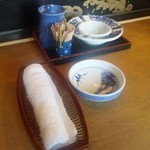 Sushi Take - カウンターと付け台におしぼり