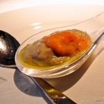 フィオッキ - <Stuzzichino> ナスのクリーム、ウニ添え