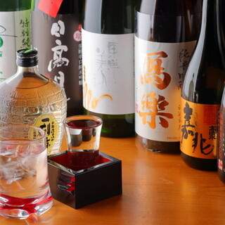 全国から集めた日本酒や焼酎は、珍しい銘柄や季節限定もご用意