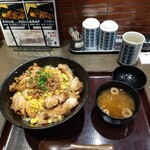 肉専門酒場 焚 - 鶏の三色丼