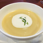Ushiku Shato Resutoran - サツマイモと大根のスープ