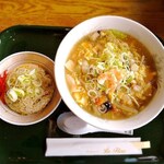 ラ・フルール - ミニチャーハン付　梅ガタタンラーメンです。