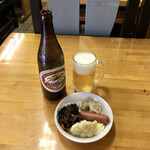 Hara toku - 中瓶ビール630円、無料のお通し盛り合わせ