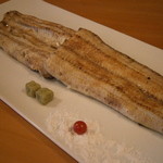 うなぎ屋酒坊・画荘 越後屋 - 24年7月　白焼き　関東風で　宮崎養殖物