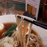 ラーメン フリーバーズ - 細目のストレート麺