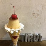 ”新潟県あべの農園” 『フリルプリンの柿パフェ￥900』