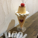 クレープリー チロル - ”新潟県あべの農園” 『フリルプリンの柿パフェ￥900』