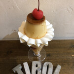 ”新潟県あべの農園” 『フリルプリンの柿パフェ￥900』