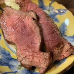 もつ焼 まるい - 【2010.10.21】仔牛のローストビーフ。