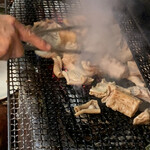 もつ焼 まるい - 【2010.10.21】白を豪快に炭火で焼き焼き‼️