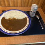 カレー専門店 クラウンエース - 大盛りポークカレーと缶ビール