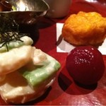 Kurayamizaka Miyashita - 前菜アップ(とうもろこしゴーヤさつま揚、トマトワイン煮、黄隠元新ジャガ酒盗チーズ和和)