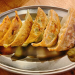 酒場餃子研究所 - 食べ比べ餃子セット 6個 500円
紫蘇餃子、旨辛餃子、濃厚焼き餃子