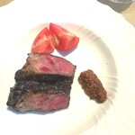 La Brianza - 熊本県産熟成牛炭火焼き。いつもながら火入れ巧みジューシー、旨み濃くておいしい☆ この日のカットはボリューム食べ応えいつもに増してたっぷり大満足だったわ～