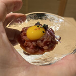 和牛 まつした 吟匠邸 - 近江牛の炙りユッケ、これは美味かった❣️