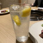 和牛 まつした 吟匠邸 - 生搾りレモン酎ハイで口の中をリフレッシュしましょう〜