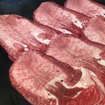 Saga Gyu Yakiniku Uwa Batei - 幻のタン！１頭から僅かしか取れない！食肉卸直営だからこそ可能な上質なお肉に舌鼓み。佐賀和牛のみ使用