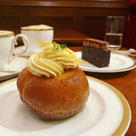 トリコロール 本店 - 