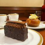 トリコロール 本店 - 