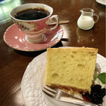 Kafe Te No Hana - シフォンケーキとコーヒー