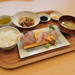 Uoichiba Mottainai Shokudou - 魚市場さしみ定食