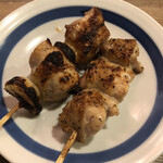 Yakitori No Oogiya - 「扇焼き ももかわ」120円＆「扇焼き ももにんにく」150円