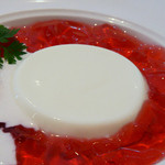 ラ・ヴァガボンド - ４-７-１）薔薇のブランマンジェ　ハイビスカスのジュレ　ダマスクローズのグラス