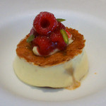 ラ・ヴァガボンド - ４-７-２）フランボワーズのタルティヌ　キャラメルグラス　シャンパンエスプーマ