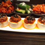 キムチ盛り合わせと韓国風豆腐