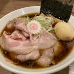 Niboshi Ramen Kogarasumaru - 限定　味玉チャーシュー比内地鶏の中華そば。1400円。